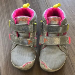 Girls size 9 plae shoes.  Used but good condition